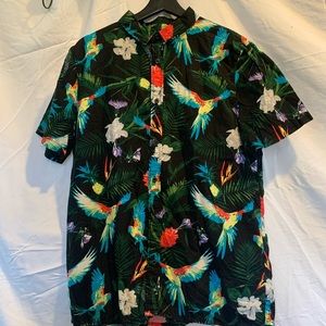 Beautiful parrot print H&M aloha shirt
